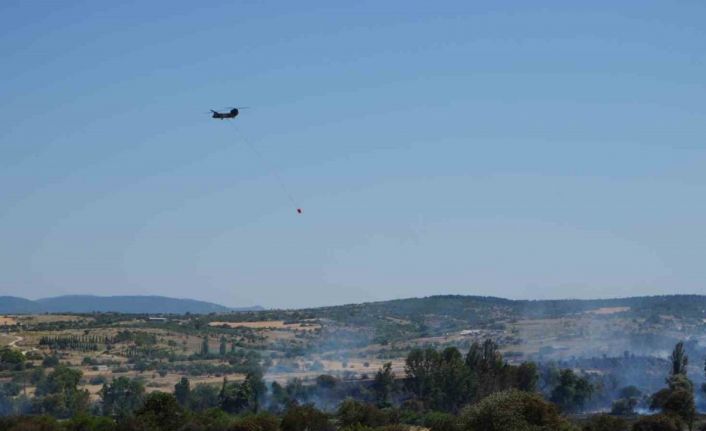 Balıkesir Pamukçu’da arazi yangınına müdahale ediliyor