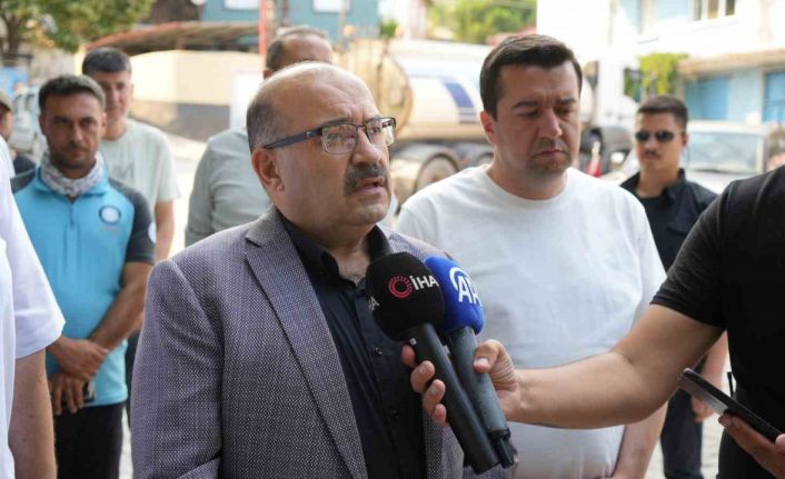 Balıkesir Valisi Ustaoğlu: "Üç ilçemizde 4 mahallede yangınlarla mücadelemiz sürüyor"