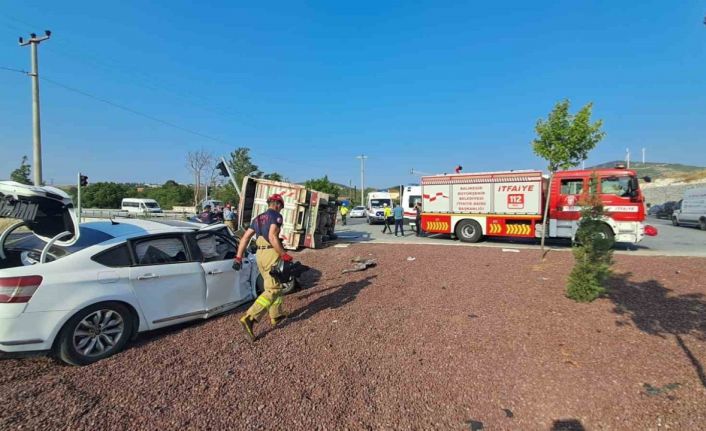Balıkesir’de kamyon ile otomobil çarpıştı: 1 ölü, 1 yaralı
