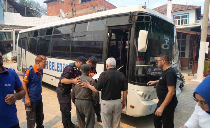 Balıkesir’deki orman yangınında Sarnıç Kırsal Mahallesi boşaltılıyor