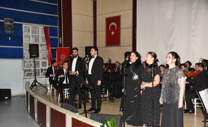 Balıkesirli öğretmenlerin kurduğu Maarif Orkestrası’ndan muhteşem konser