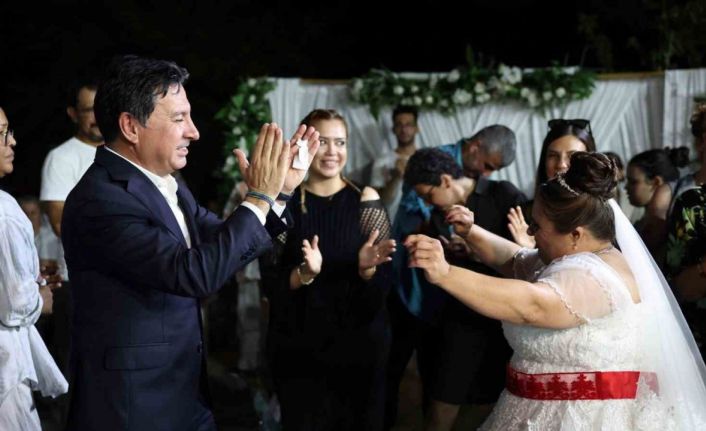 Başkan Aras, Nilay’ın gelinlik hayaline ortak oldu