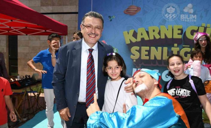 Başkan Genç çocukların karne sevincine ortak oldu