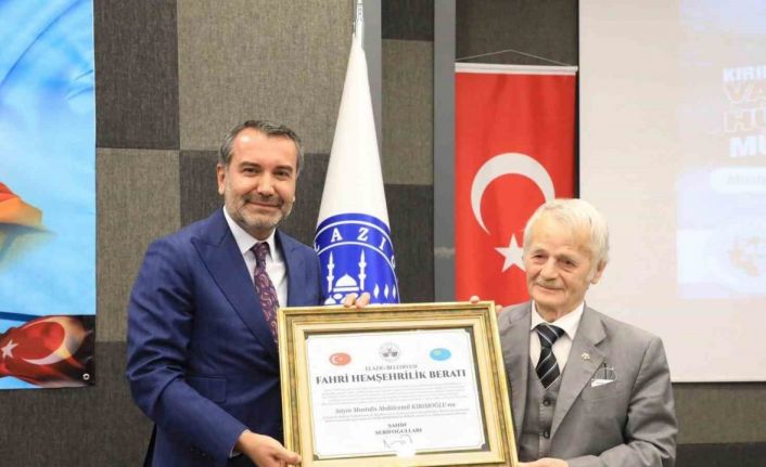 Başkan Şerifoğulları, Kırımoğlu’na "fahri hemşehrilik beratı" takdim etti