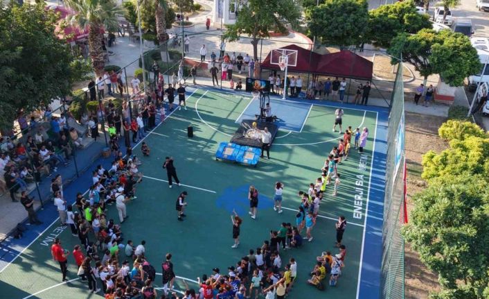 Başkan Zencirci gençlere sözünü tuttu, basket sahasını açtı