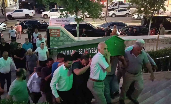 Batman’da trafik kazasında hayatını kaybedenlerden müze müdürü ve araç sürücüsü defnedildi