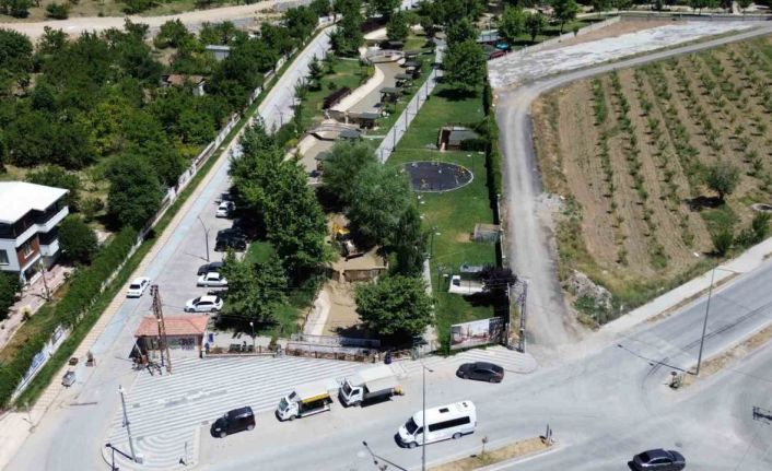 Battalgazi Belediyesi’nden Çınar Park’ta temizlik çalışması