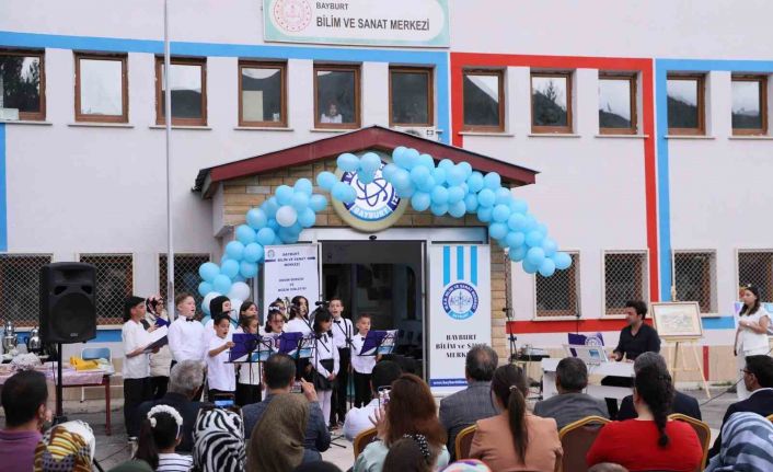 Bayburt Bilim ve Sanat Merkezi öğrencileri konser verdi