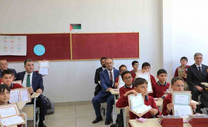 Bayburt’ta 14 bin 103 öğrenci karne sevinci yaşadı