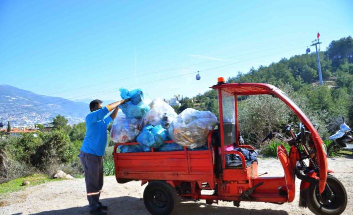 Bayramda tatilciler Alanya’ya 5 bin ton atık bıraktı