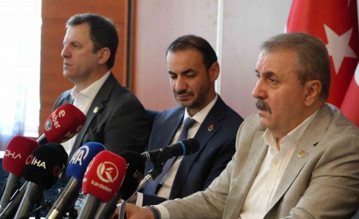 BBP Genel Başkanı Mustafa Destici; "Siyasi partilerin kurultaylarıyla ilgili kararı ilçe seçim kurulu verir, Yüksek Seçim Kurulu onaylar"