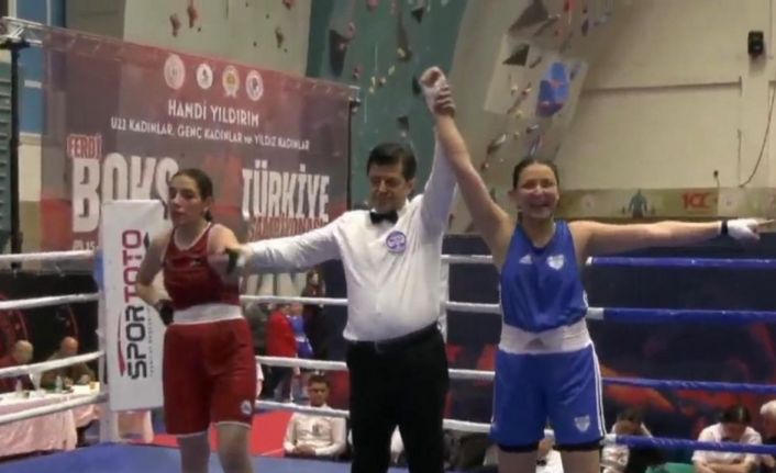 Beyzanur, 16 yıl aradan sonra milli takıma çağrılan ilk boksör oldu