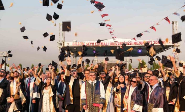 Bilecik Şeyh Edebali Üniversitesi’nde mezuniyet coşkusu