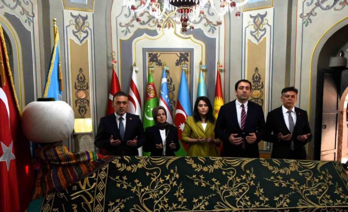 Bilecik Valisi Sözer Ertuğrul Gazi’nde dua ederek göreve başladı