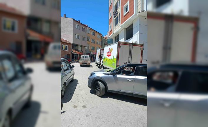 Bilecik’te toptancıların gelişi güzel parkları sürücüleri çileden çıkarıyor