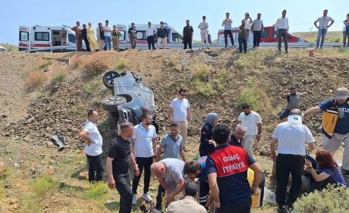 Bingöl’de otomobil şarampole devrildi: 4 yaralı