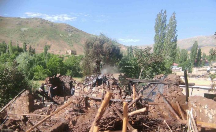 Bitlis’te çıkan yangın korkuya neden oldu