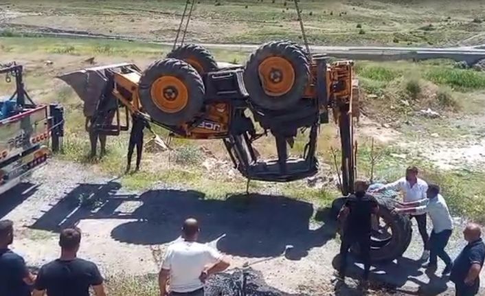 Bitlis’te iş makinesi kaza yaptı: 1 yaralı