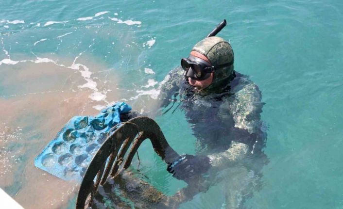 Bodrum Akyarlar’da deniz dibi temizliği