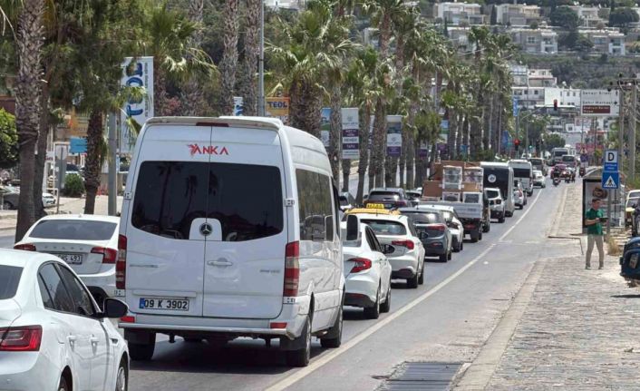 Bodrum’dan bayram dönüşü 24 saatte 15 binden fazla araç çıkış yaptı