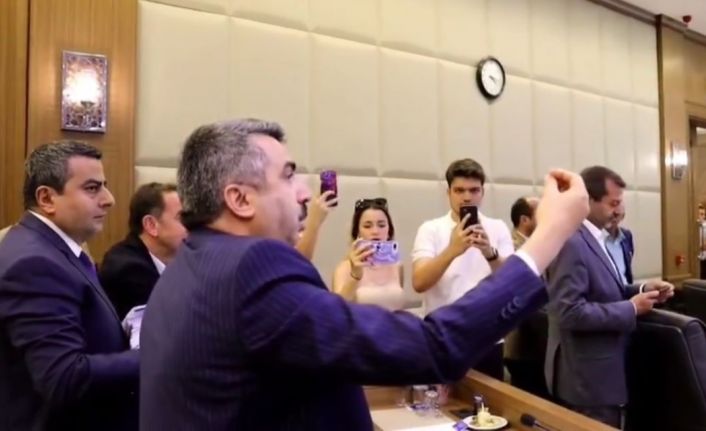 Bursa Büyükşehir Meclisi’nde gerginlik