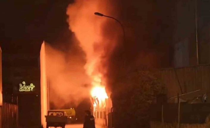 Bursa’da kauçuk fabrikasında korkutan yangın