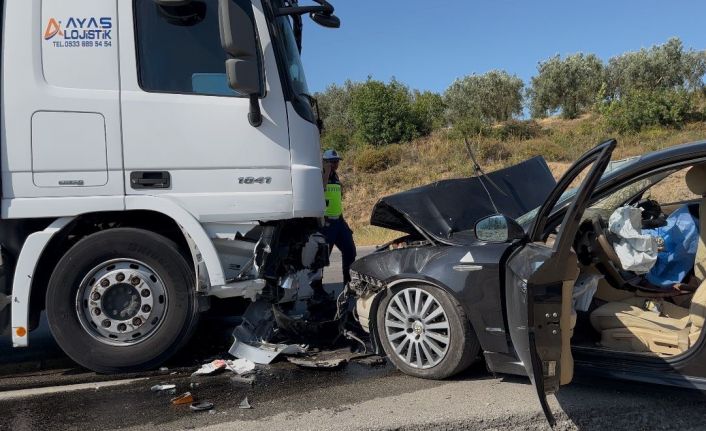 Bursa’da otomobil ile tır çarpıştı: 1 ölü, 2 ağır yaralı