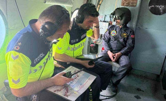 Bursa’da tatil trafiğine jandarmadan helikopterle denetim