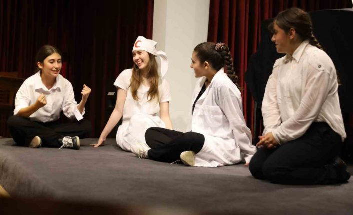 Bursalı gençler, Nâzım Hikmet’i sahneye taşıdı