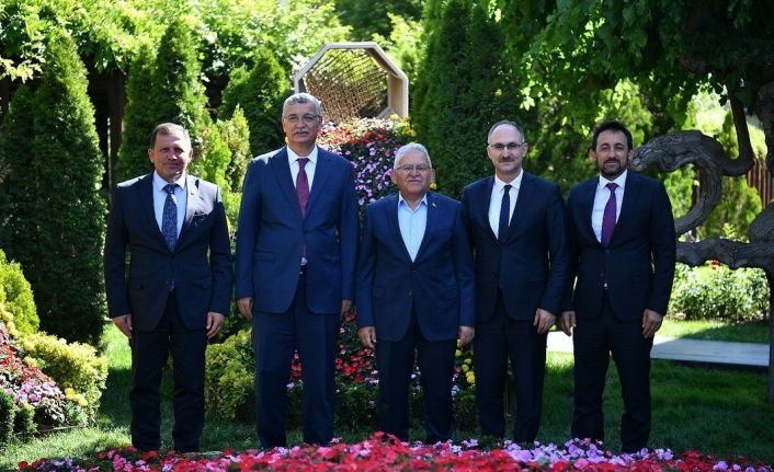 Büyükşehir’de Avrupa Spor Şehri Kayseri’nin spor projeleri masaya yatırıldı