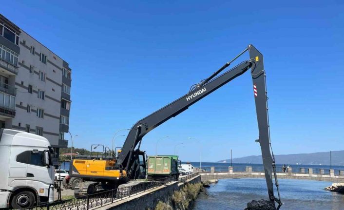 Büyükşehir’den Karsak Deresi’nde kapsamlı temizlik