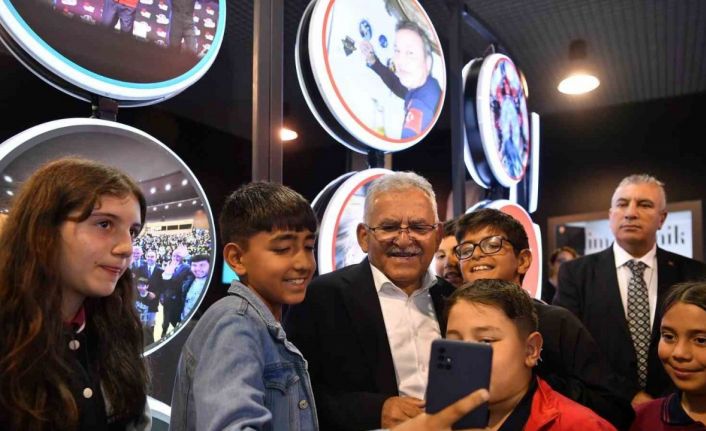 Büyükşehirin iki özel sergisine bilim meraklılarından yoğun ilgi