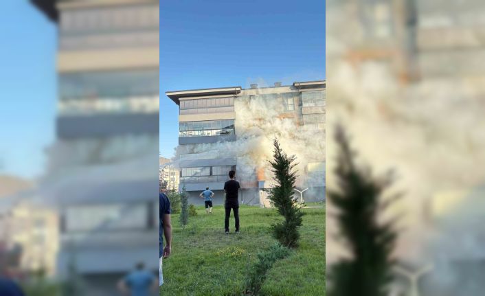 Buzdolabından çıkan yangında evde büyük çapta maddi hasar meydana geldi