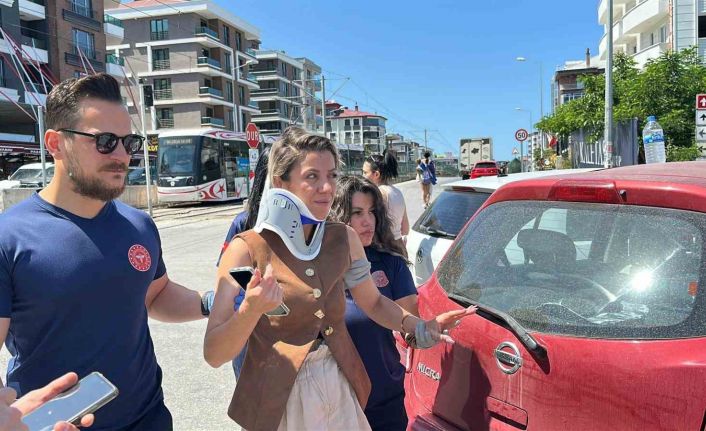 Cadde birleşiminde otomobiller çarpıştı: 1 yaralı