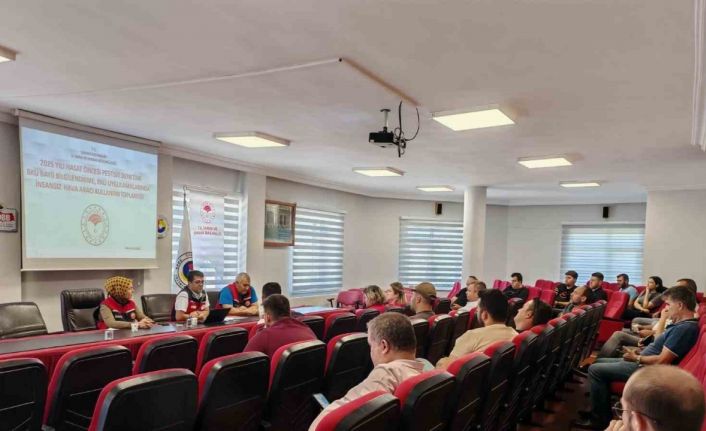 Çanakkale’de üreticiler ve bayiler bitki koruma ürünleri uygulamaları ve denetimleri konularında uyarıldı