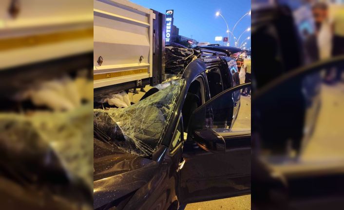 Çankırı’da hafif ticari araç park halindeki kamyona çarptı: 2 ölü, 3 yaralı