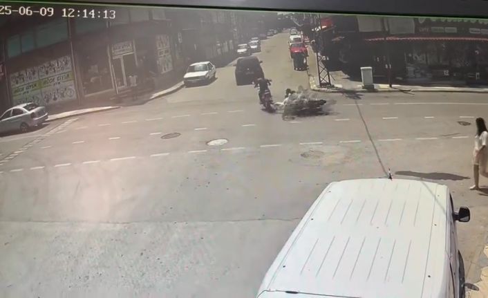 Çarpmayayım derken kaza yaptı: O anlar kamerada