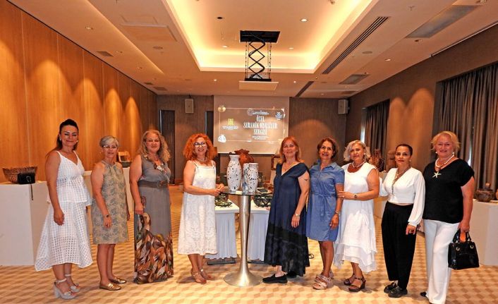 Çeşme Halk Eğitim Merkezi kursiyerleri sergi açtı