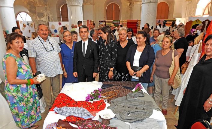 Çeşme Halk Eğitim Merkezi’nden yıl sonu sergisi