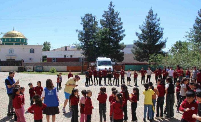 Cizre’de öğrenciler "Merkezim Her Yerde" Projesiyle doyasıya eğleniyor