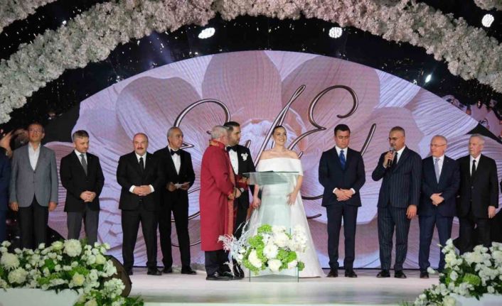 Çorum’daki düğün ünlüler geçidine sahne oldu