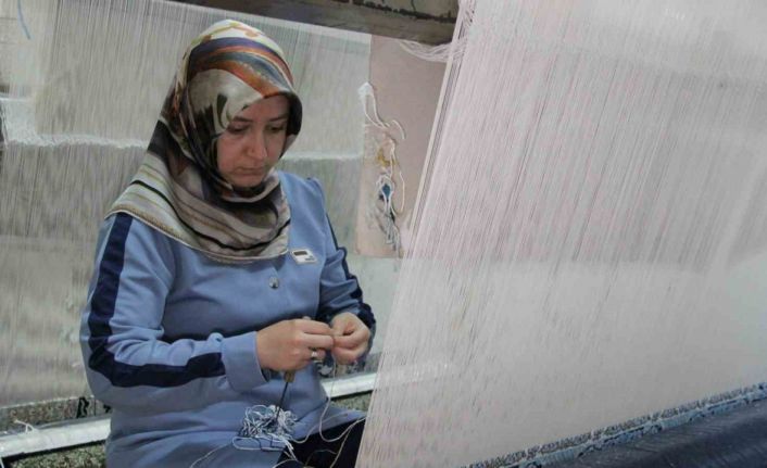 Çorumlu kadınlar ipeği sanata dönüştürüyor, aile bütçesine katkı sağlıyor