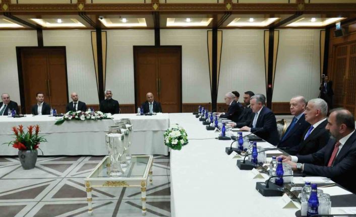 Cumhurbaşkanı Erdoğan, Süper Lig’e yükselen 3 futbol kulübünün başkanlarını kabul etti