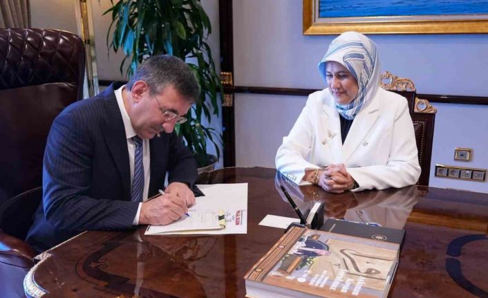 Cumhurbaşkanı Yardımcısı Yılmaz kurban vekaletini Türk Kızılay’a verdi