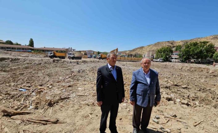 Darende’de yeni çarşı projesinde temel kazı çalışmaları başladı