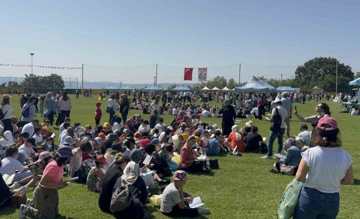 Darıca’da yüzlerce kişi aynı anda kitap okudu