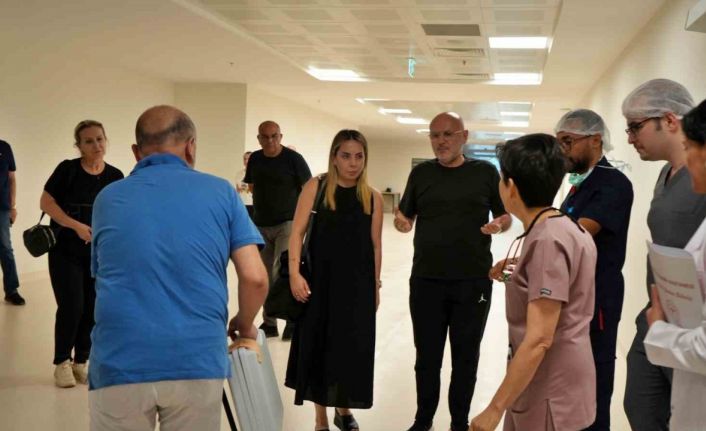 Darp sonucu hayatını kaybeden oğlunun bağışlanan kalbini, dua ederek uğurladı