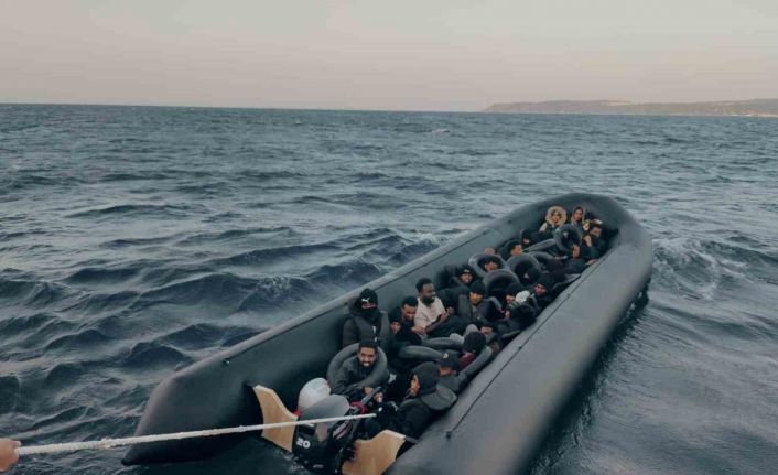 Denizde mahsur kaldılar, göçmenleri Sahil Güvenlik kurtardı