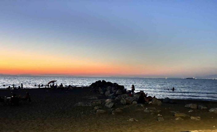 Denize atlarken kayalıklara çakıldı