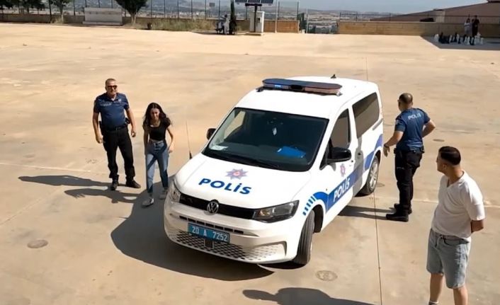 Denizli’de YKS’ye geç kalan ve kimliklerini evde unutan öğrencilerin imdadına polisler yetişti